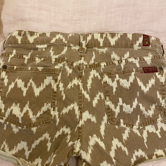 7 for all mankind chevron khaki Jean shorts - Picture 2 of 5